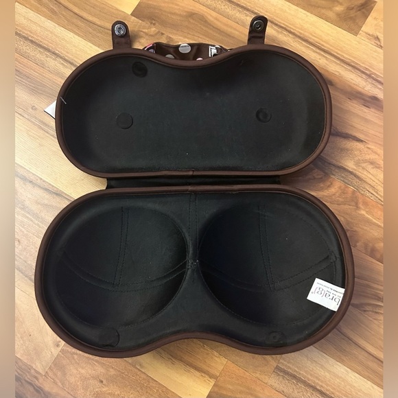 The Brag Company Bra Travel Bra Holder. Polka Dot. - Picture 2 of 4